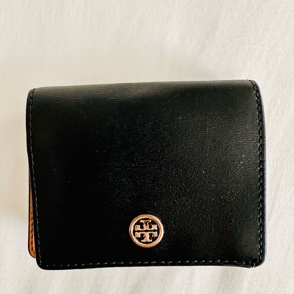Tory Burch Compact Robinson Wallet with original tag